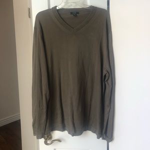 ALFANI V NECK SWEATER BROWN W/STITCHING DETAIL AT NECK S-XL GOOD CONDITION 🤎🤎